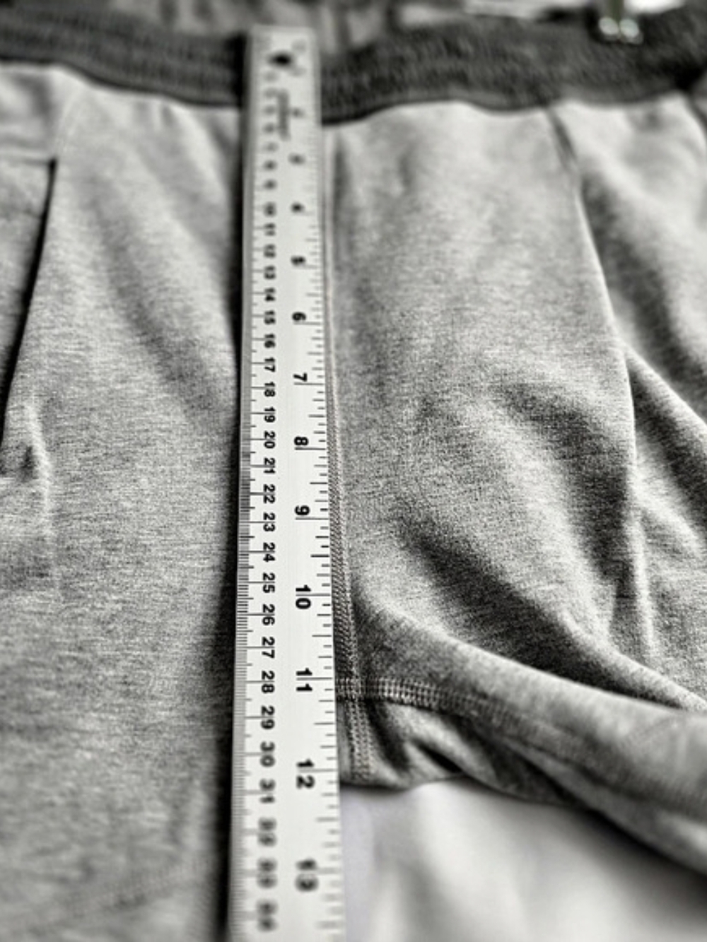 Rare Lululemon "All In" Slim Fit Sweatpants Med Rise - Picture 5 of 6